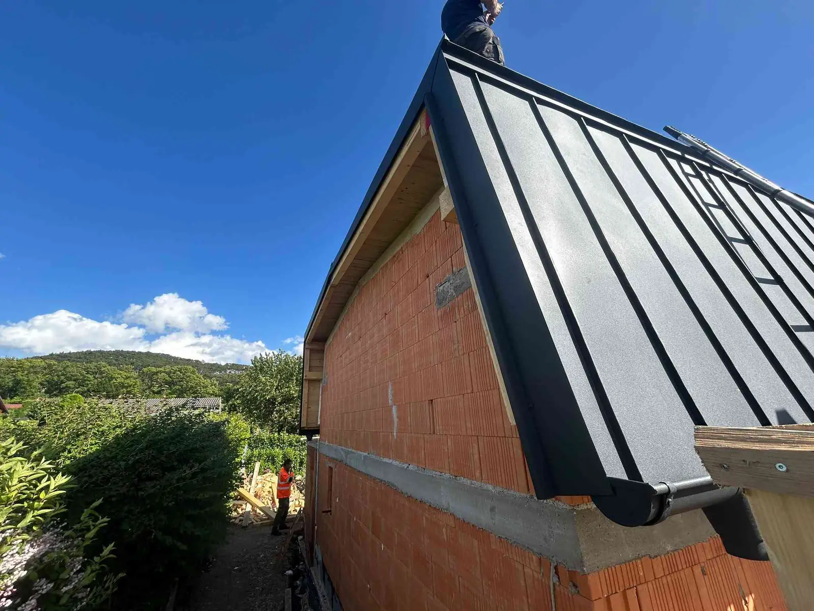 Stehfalzdeckung am Giebeldach