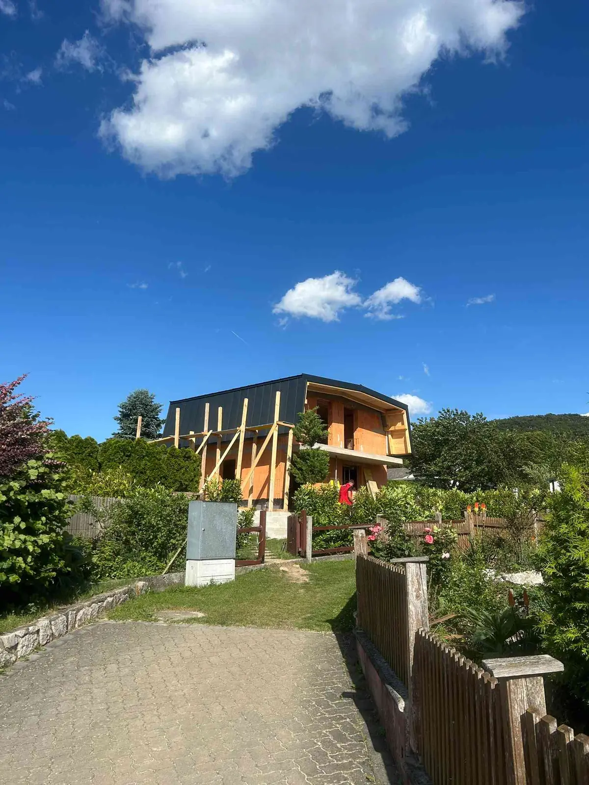Wohnhaus während der Dacharbeiten