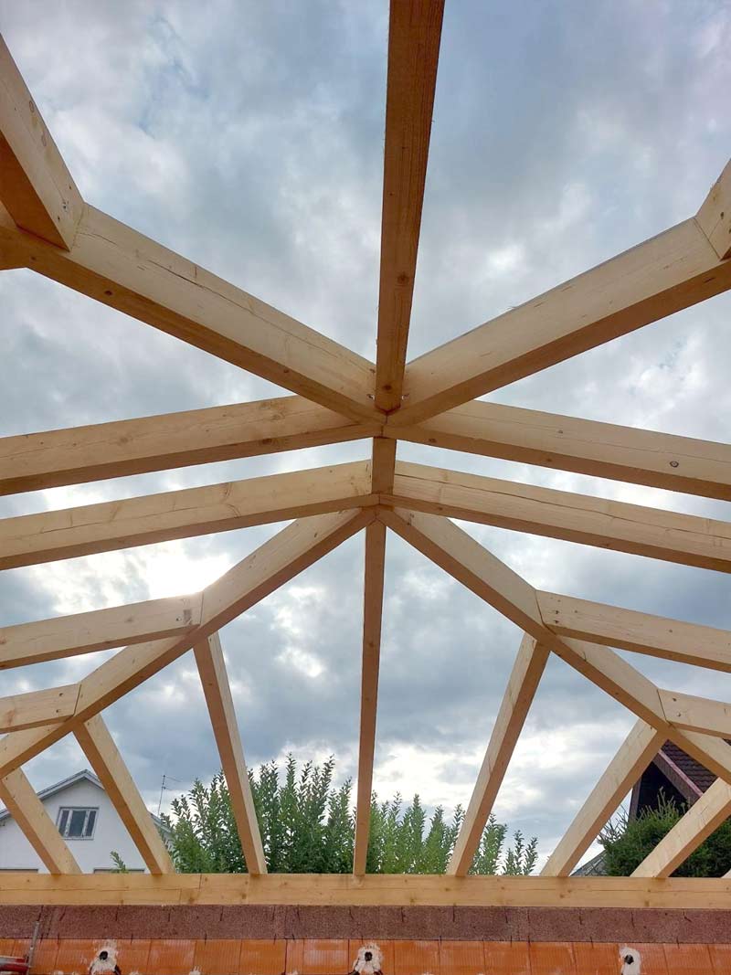 Dachstuhl aus Holz